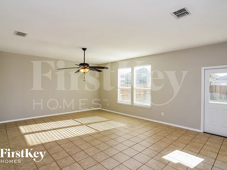 8902 Preserve Trl — Photo 2