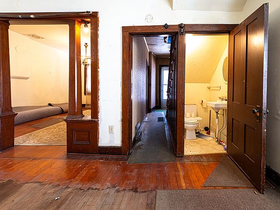 5th image of 327 Franklin St #327