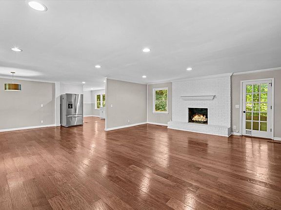 5th image of 2903 Hickory Ln