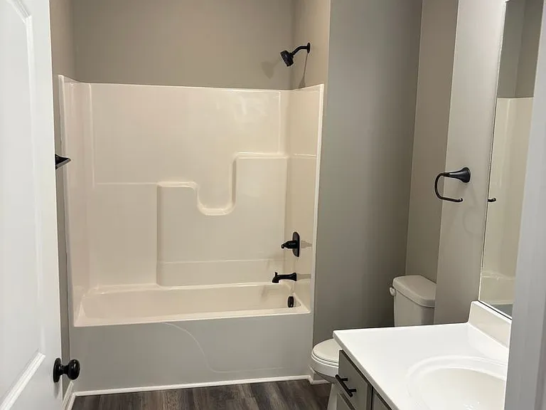 232 Calumet Dr — Photo 3