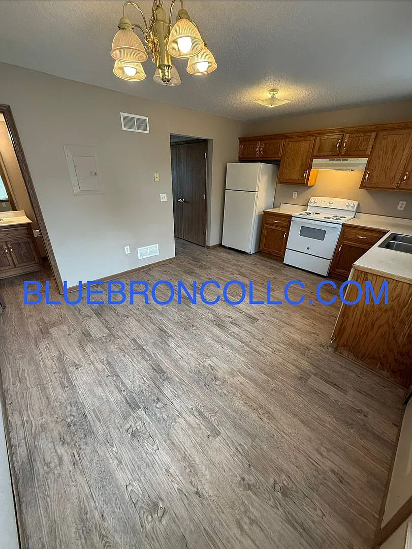 Lovely 2 bedroom townhome with great layout. — Photo 4