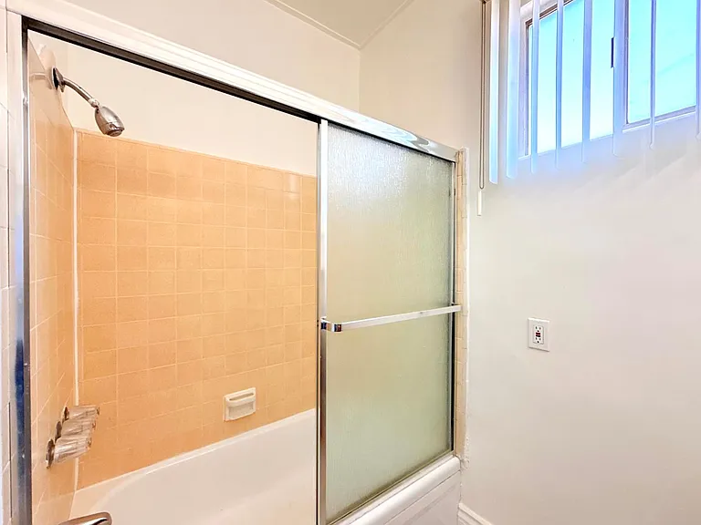 1376 N. Serrano Avenue — Photo 37