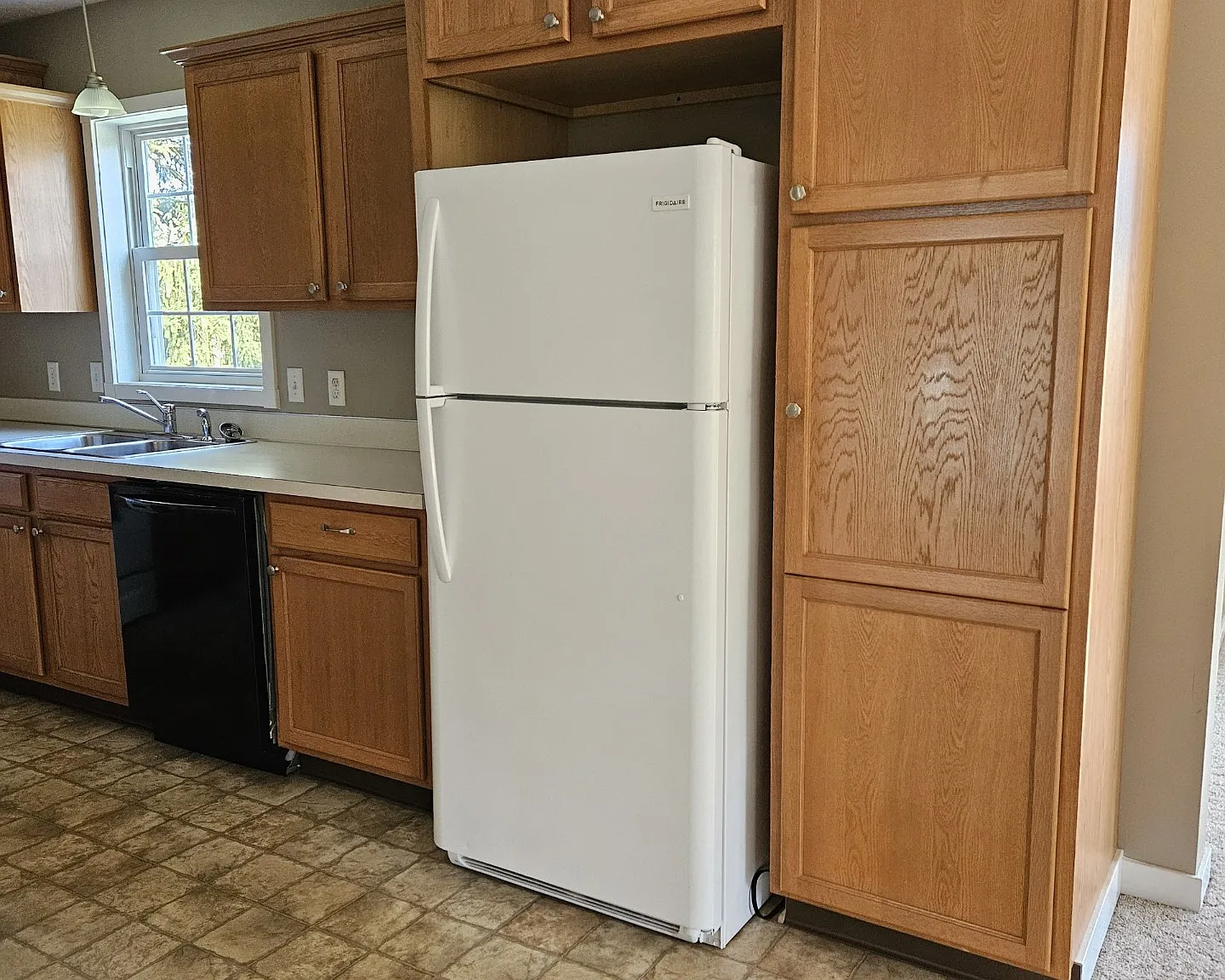 2 bed, 1200 sqft, $1,400 — Photo 3