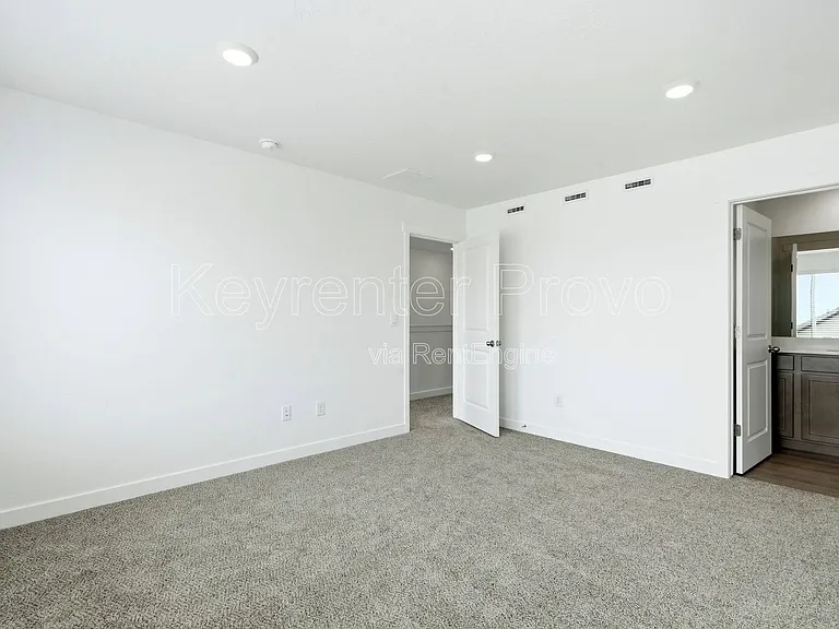 371 E Levengrove Dr — Photo 19