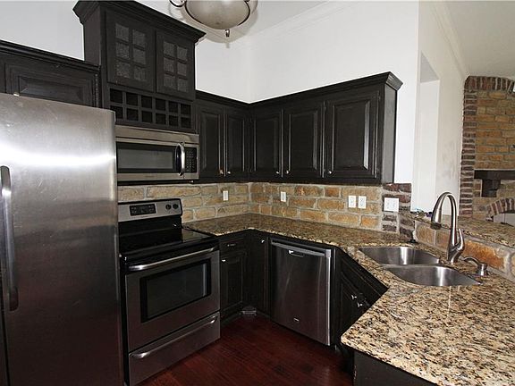 2nd image of 808 SW Cheyenne Dr