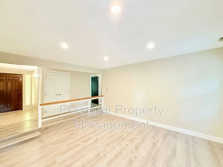 9411 NE Pinecreek St — Photo 4