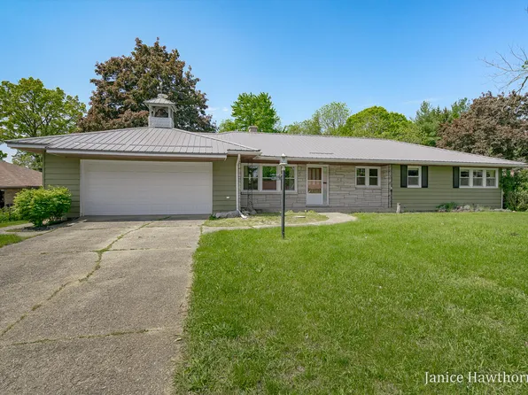 916 N Taffee Dr, Hastings, MI 49058