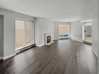 4th image of 5733 Cambie St