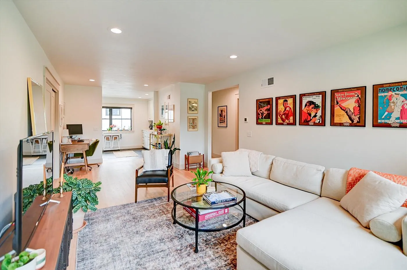 2 bed, 950 sqft, $1,895 — Photo 3