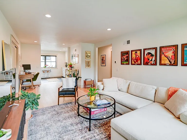 401 Presidential Ln #3 — Photo 3