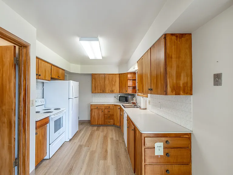 4510 N Windsor Dr — Photo 7
