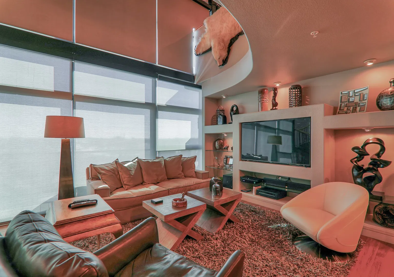 Fully Furnished Penthouse in Citywalk Downtown. Short term okay — Photo 3