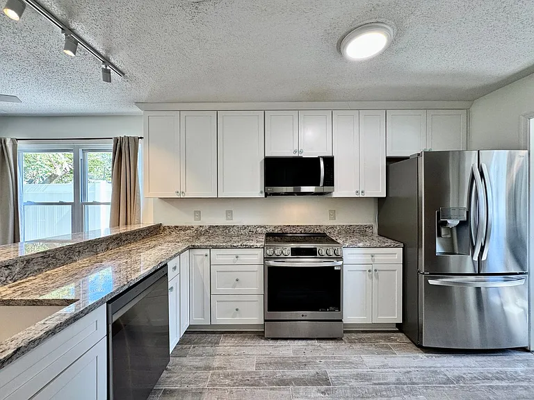 1509 Cypress Ave — Photo 9
