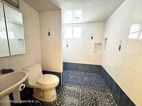 4th image of 197 Slater Blvd Floor 1