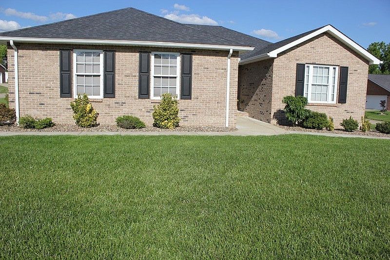 1st image of 75 Mayfair Dr