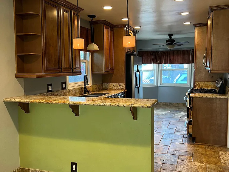 6601 N Louise Ave — Photo 5