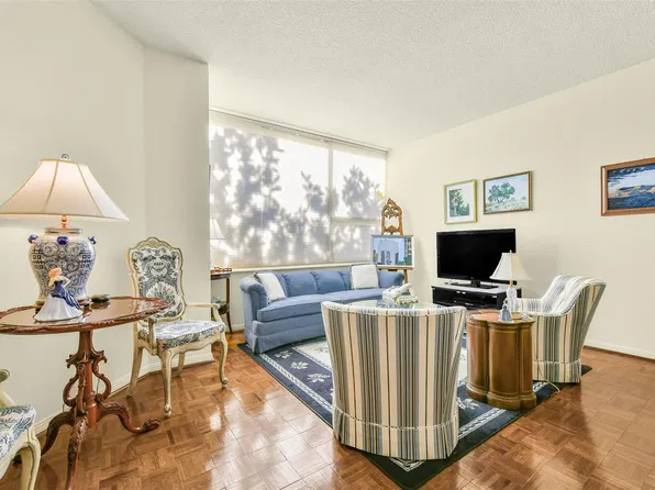 15 Greenway Plz Unit 3B, Houston, TX 77046