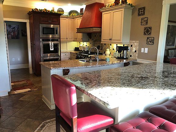 3rd image of 358 Woodlands Dr