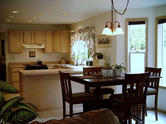 Kitchen/Eating Nook