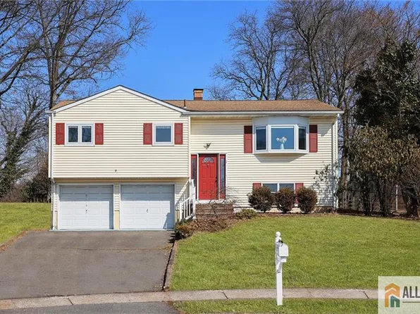 9 Nye Ct, Piscataway, NJ 08854