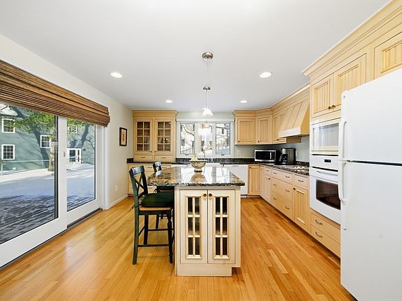 3rd image of 12 Elwern Rd