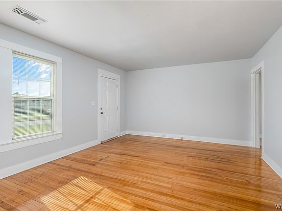 5th image of 949 23rd Ave E