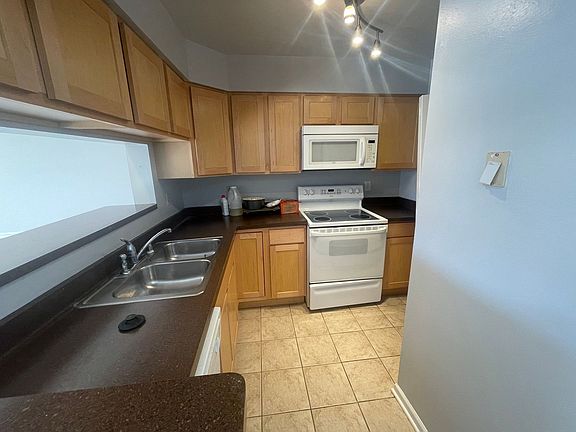 2nd image of 922 Harbor House Dr #1-906-5