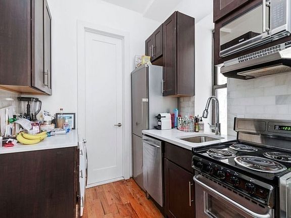 3rd image of 26 Vandam St #55