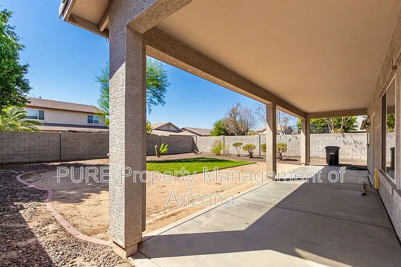 5 bed, 3.0 bath, 2510 sqft, $2,595 — Photo 3