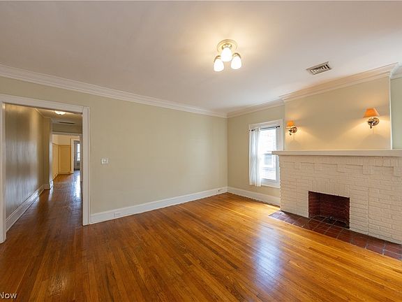 3rd image of 2634 Mayfield Rd APT 4
