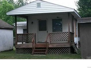 7675 Simms Rd, Lockport, NY 14094