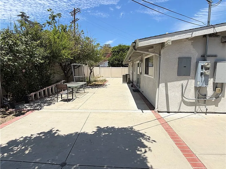22346 Hartland St — Photo 27