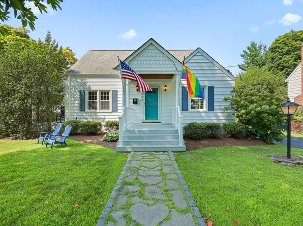 999 High Street, Fairfield, CT 06824