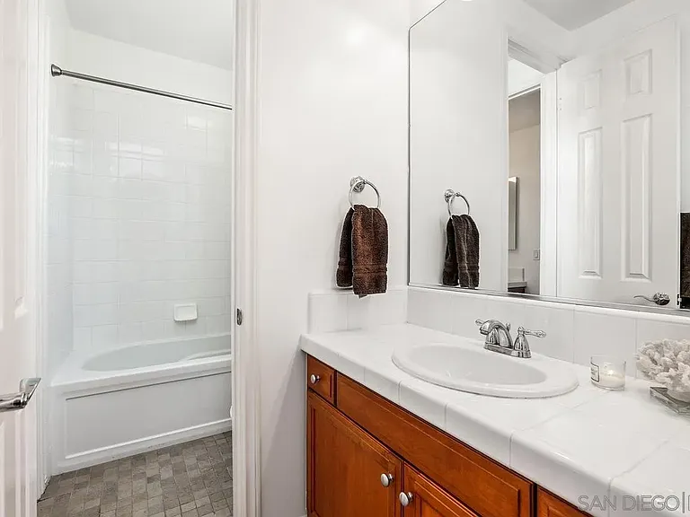 2759 E Bainbridge Rd — Photo 40