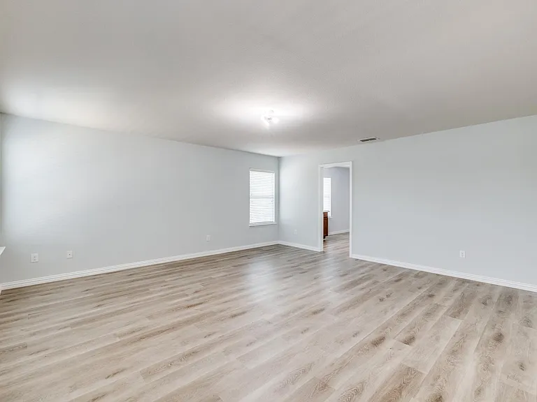 915 Penny Royal Ct — Photo 12