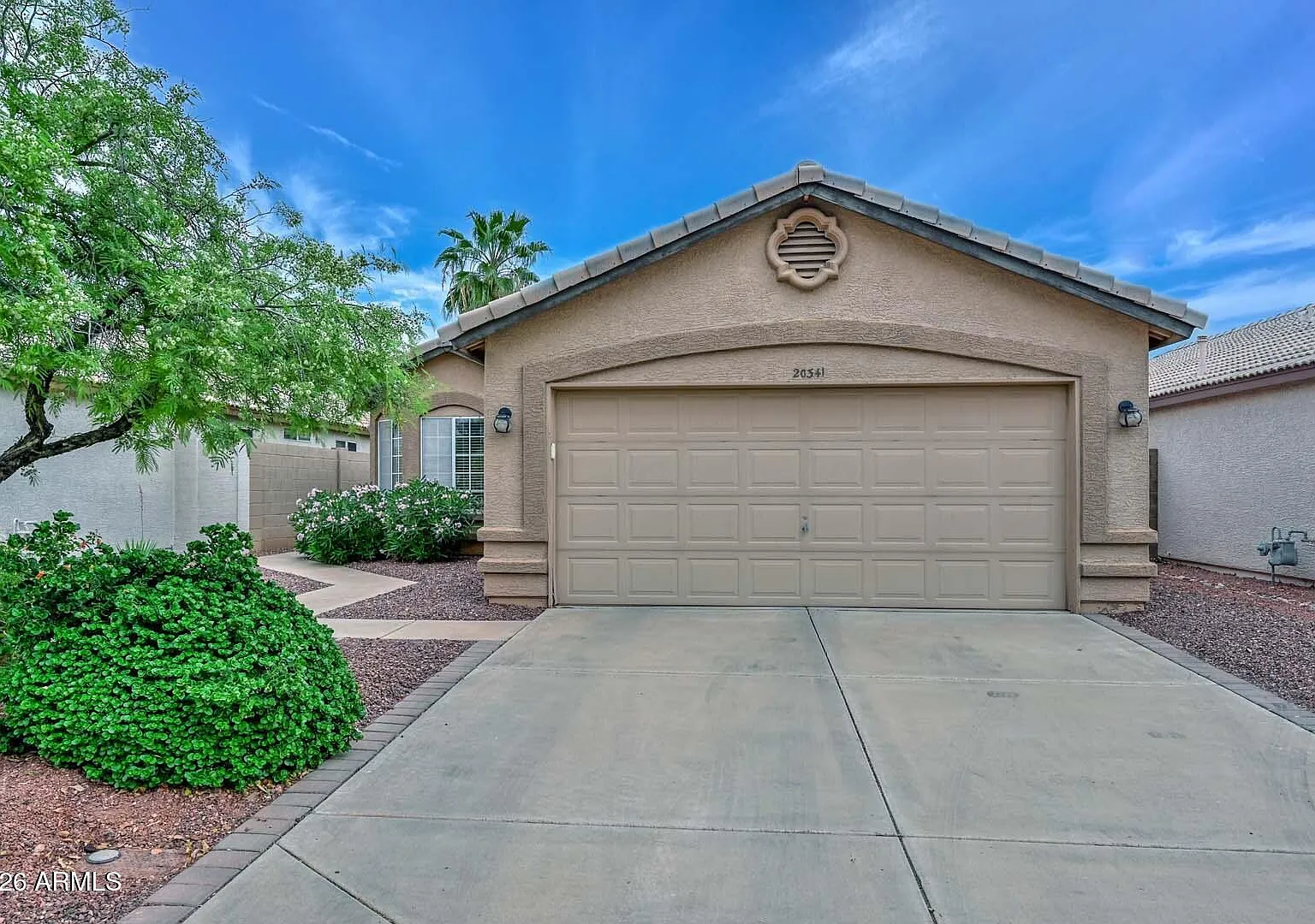 3 bed, 2.0 bath, 1299 sqft, $2,500 — Photo 1