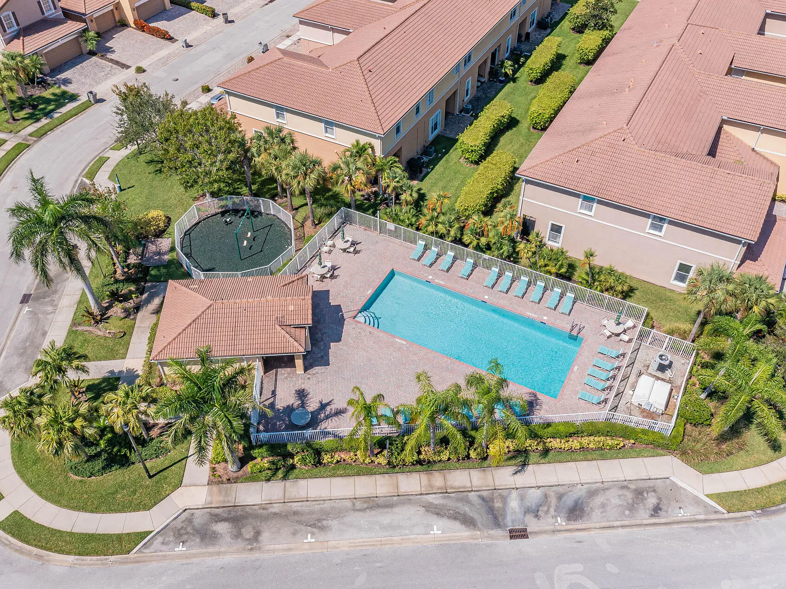 2 bed, 2.5 bath, 1723 sqft, $2,200 — Photo 3