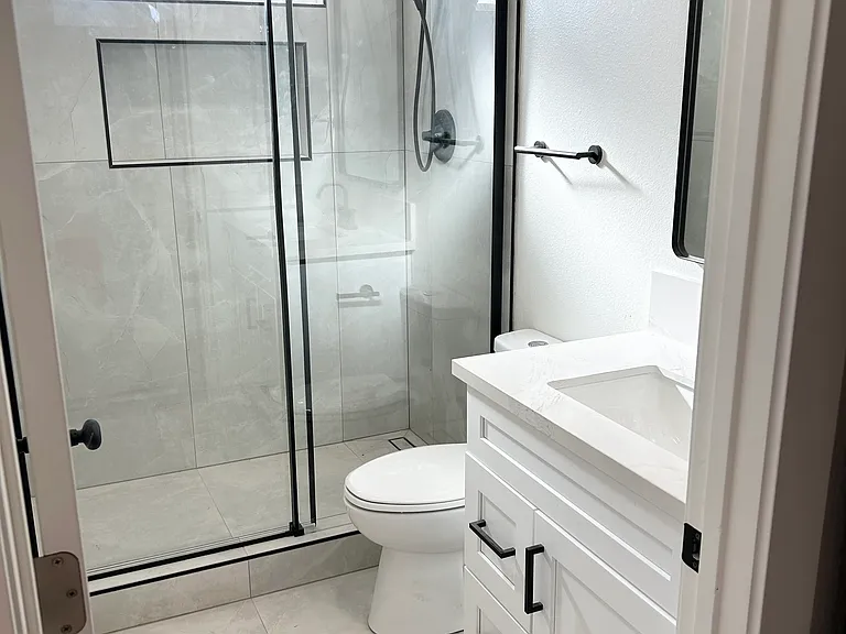 616 E Avenida De Las Flores #C — Photo 10