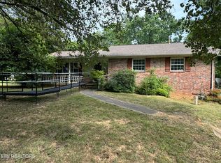 104 Newhaven Rd, Oak Ridge, TN 37830