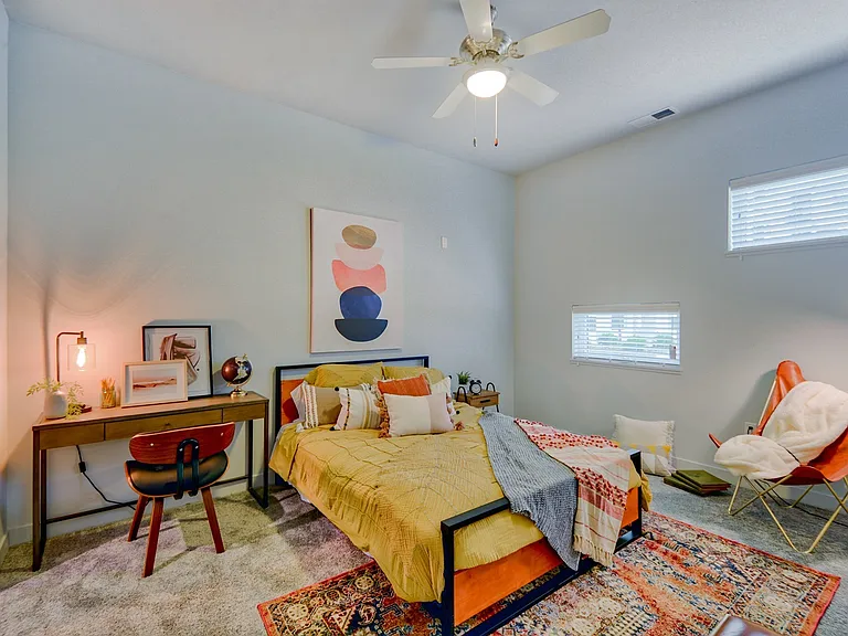District at 6th Apartments — Photo 7