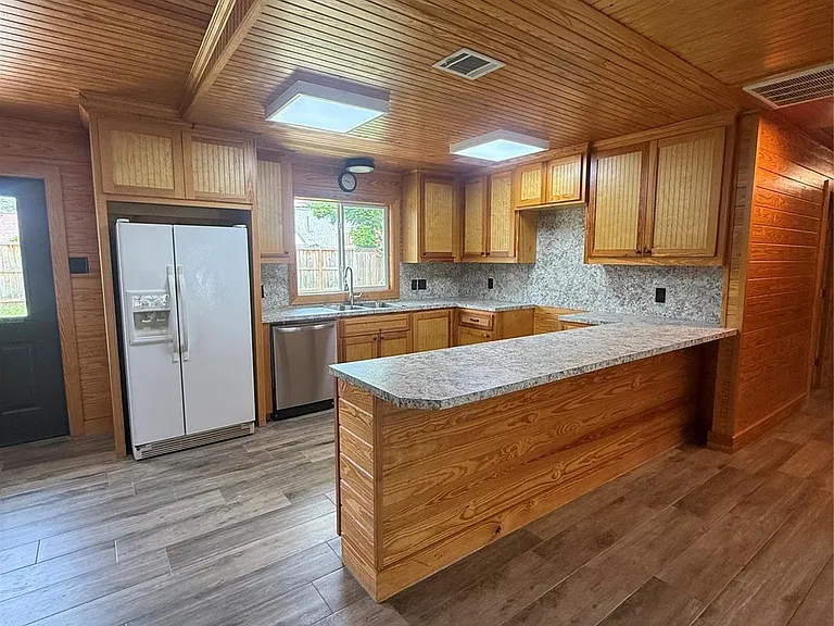 902 Hidden Valley Dr — Photo 13