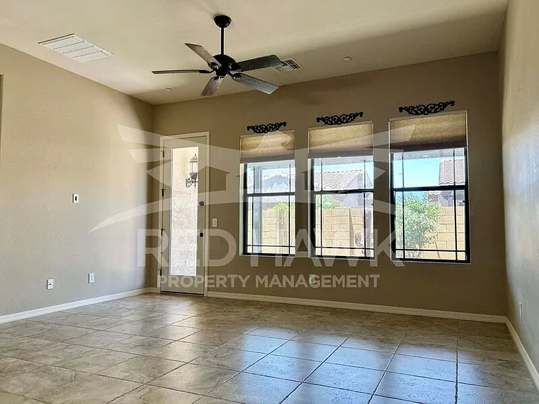 1748 N Makalu Cir — Photo 5