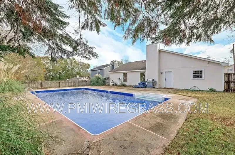 3 bed, 2.0 bath, 1563 sqft, $1,900 — Photo 2