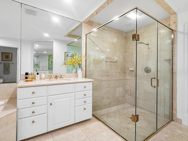 240 Miraflores Dr — Photo 16
