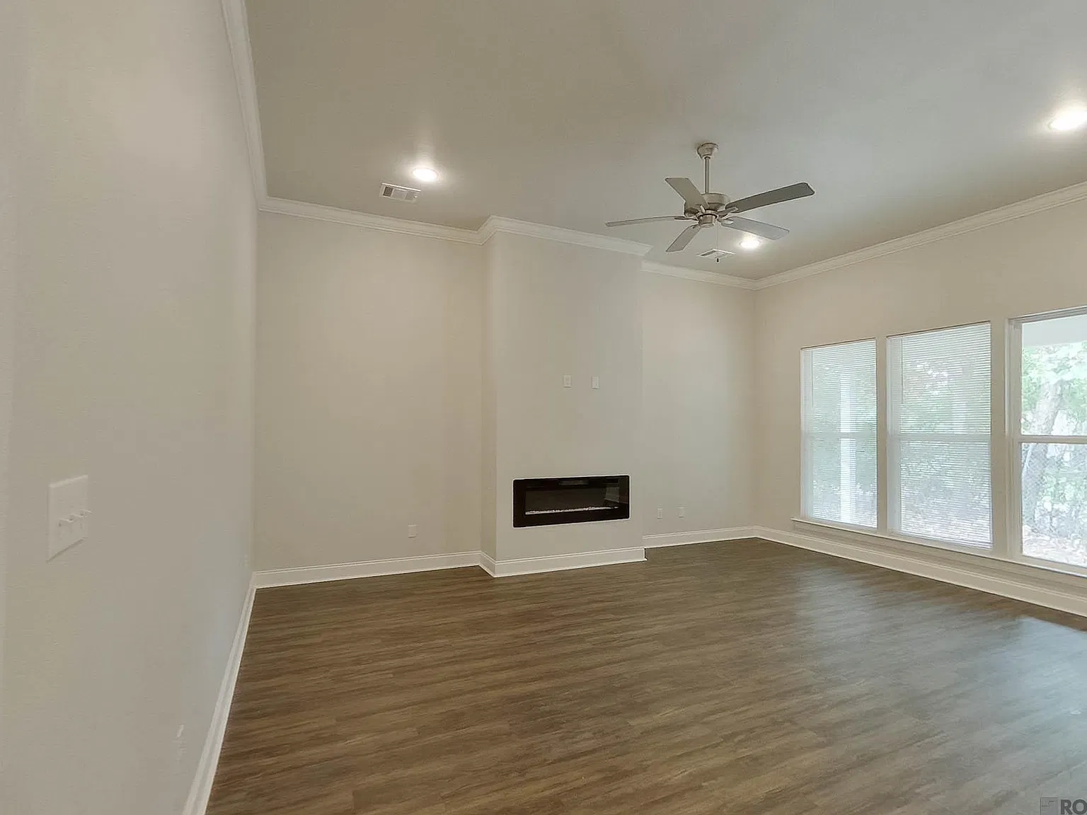3 bed, 1728 sqft, $2,245 — Photo 2