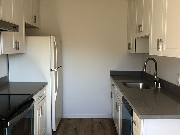 5th image of 72 Kim Louise Dr APT 4
