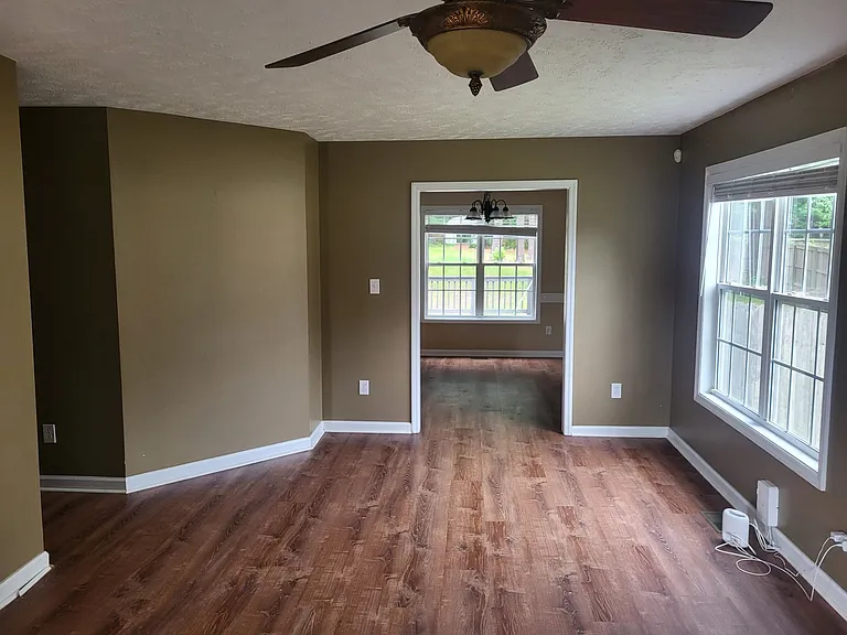 260 Chestnut Dr — Photo 9