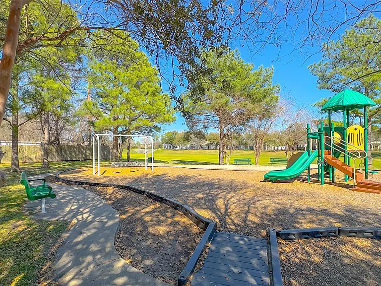 9923 Farrell Dr — Photo 41