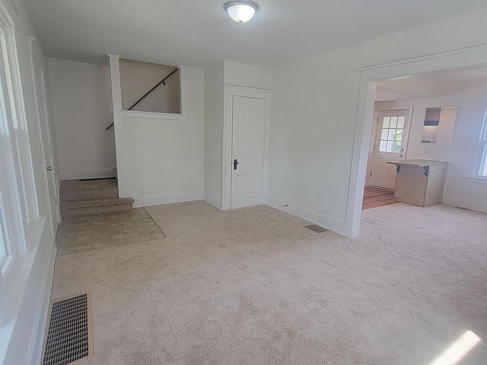 2nd image of 716 Poplar St