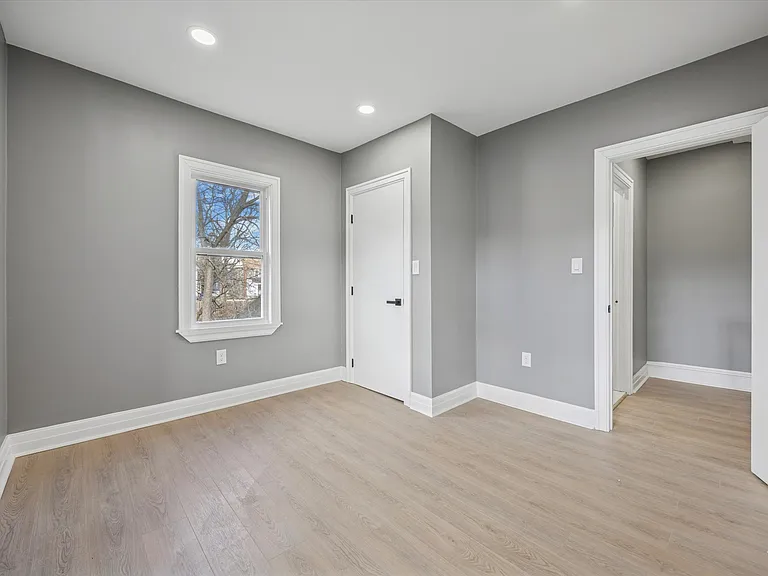 523 W Glenside Ave — Photo 18